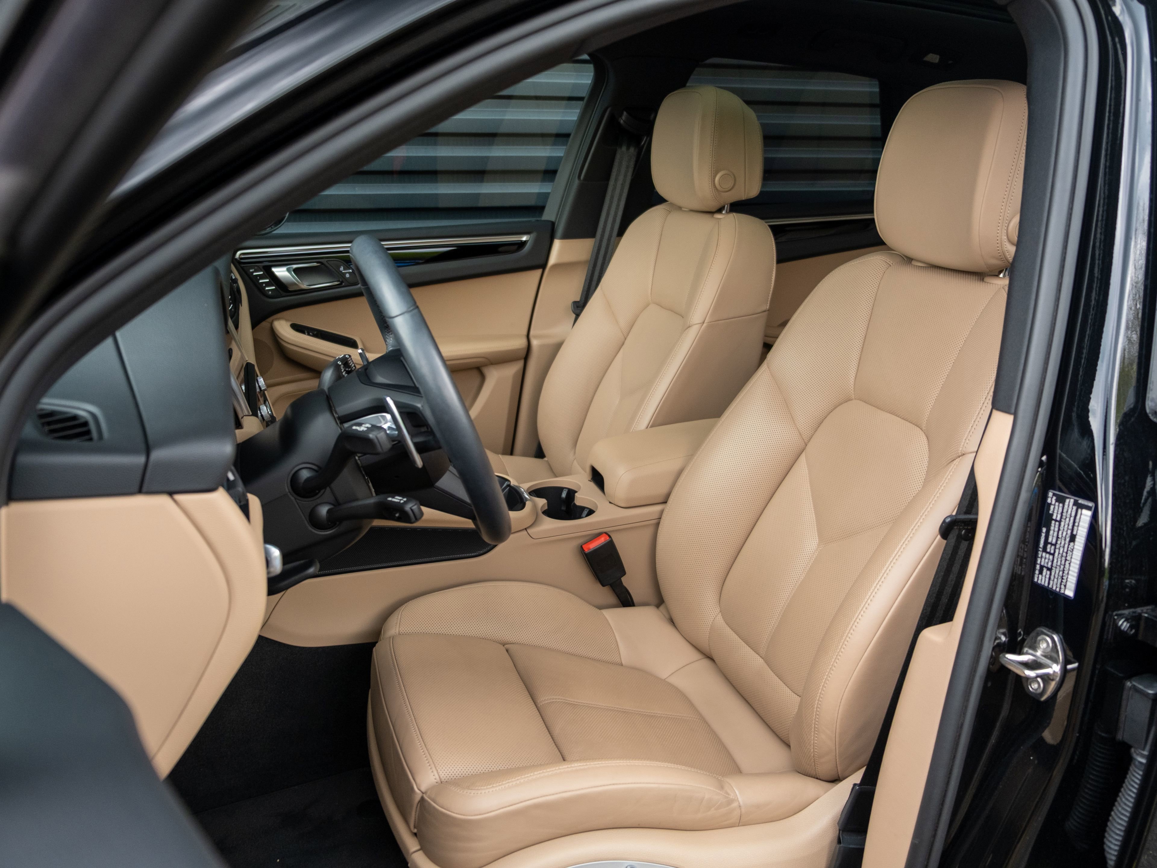 Certified 2023 Porsche Macan AWD/4WD image 5