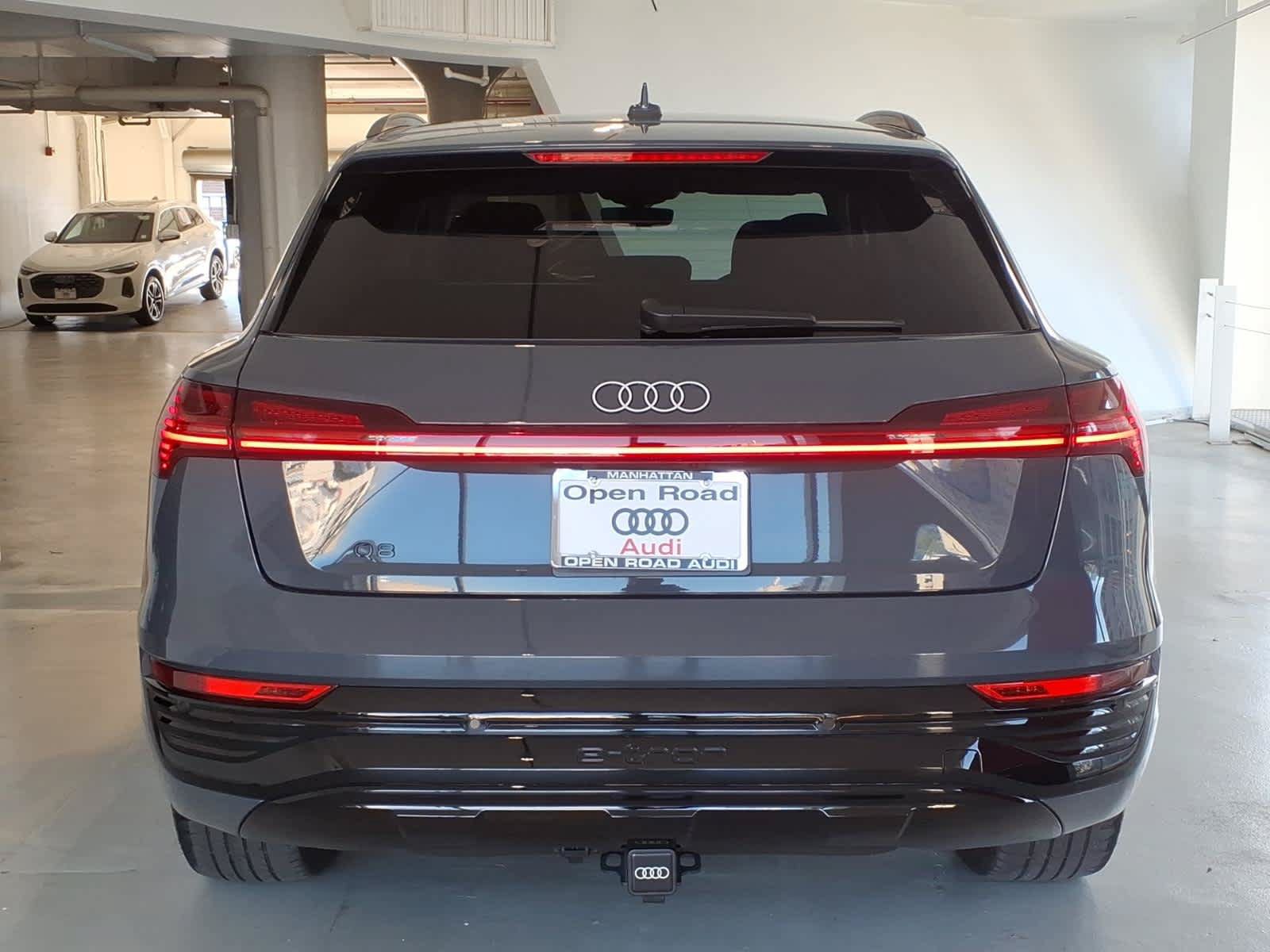 Used 2024 Audi Q8 e-tron Premium AWD/4WD image 5