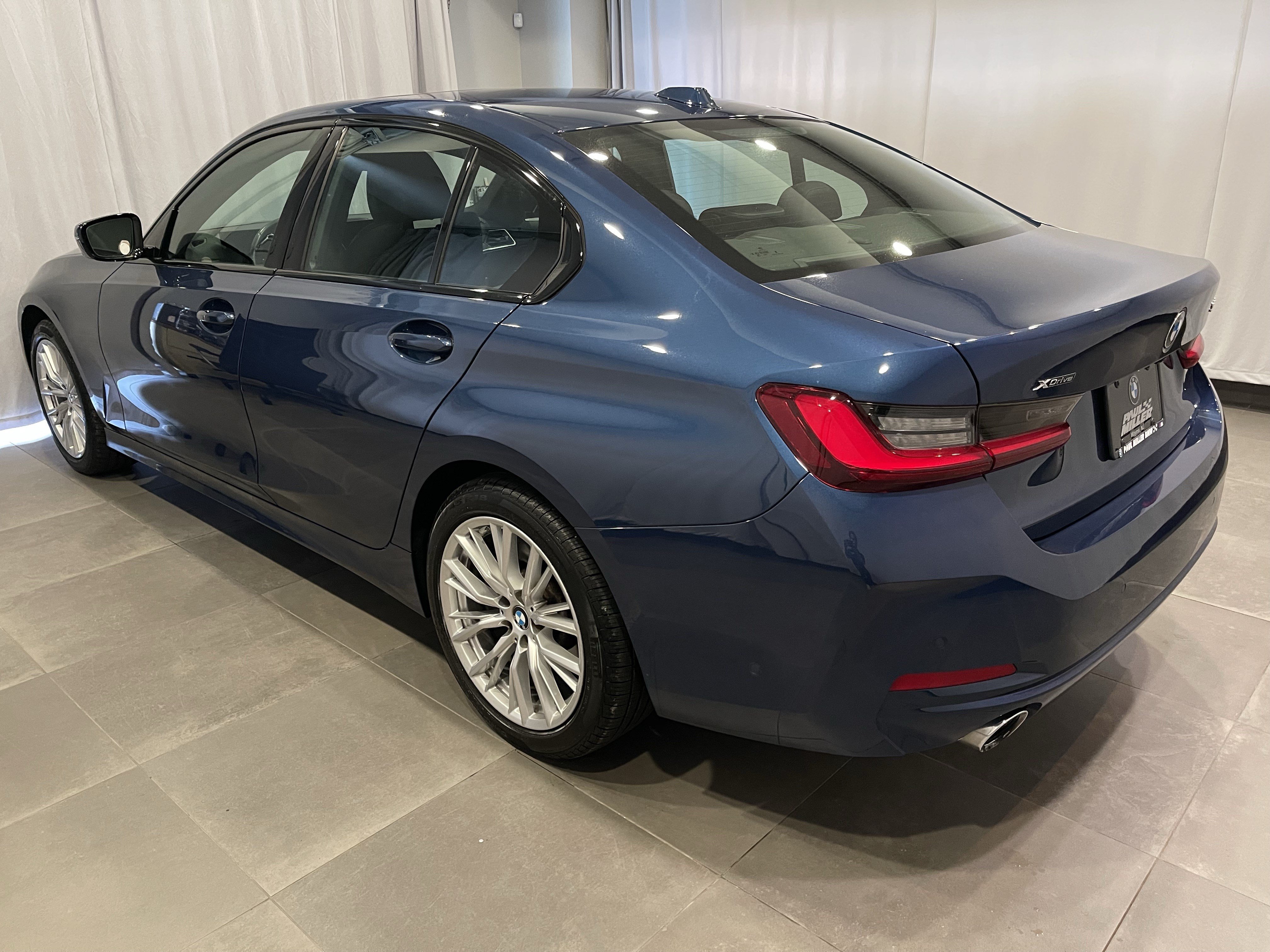 Certified 2023 BMW 330i xDrive Sedan w/ Parking Assistance Package AWD/4WD image 4