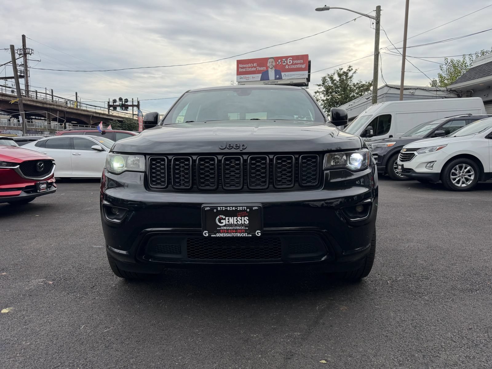 Used 2019 Jeep Grand Cherokee Altitude AWD/4WD image 3