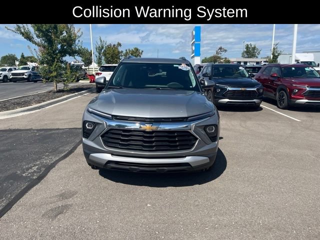 Used 2025 Chevrolet TrailBlazer LT AWD/4WD image 2