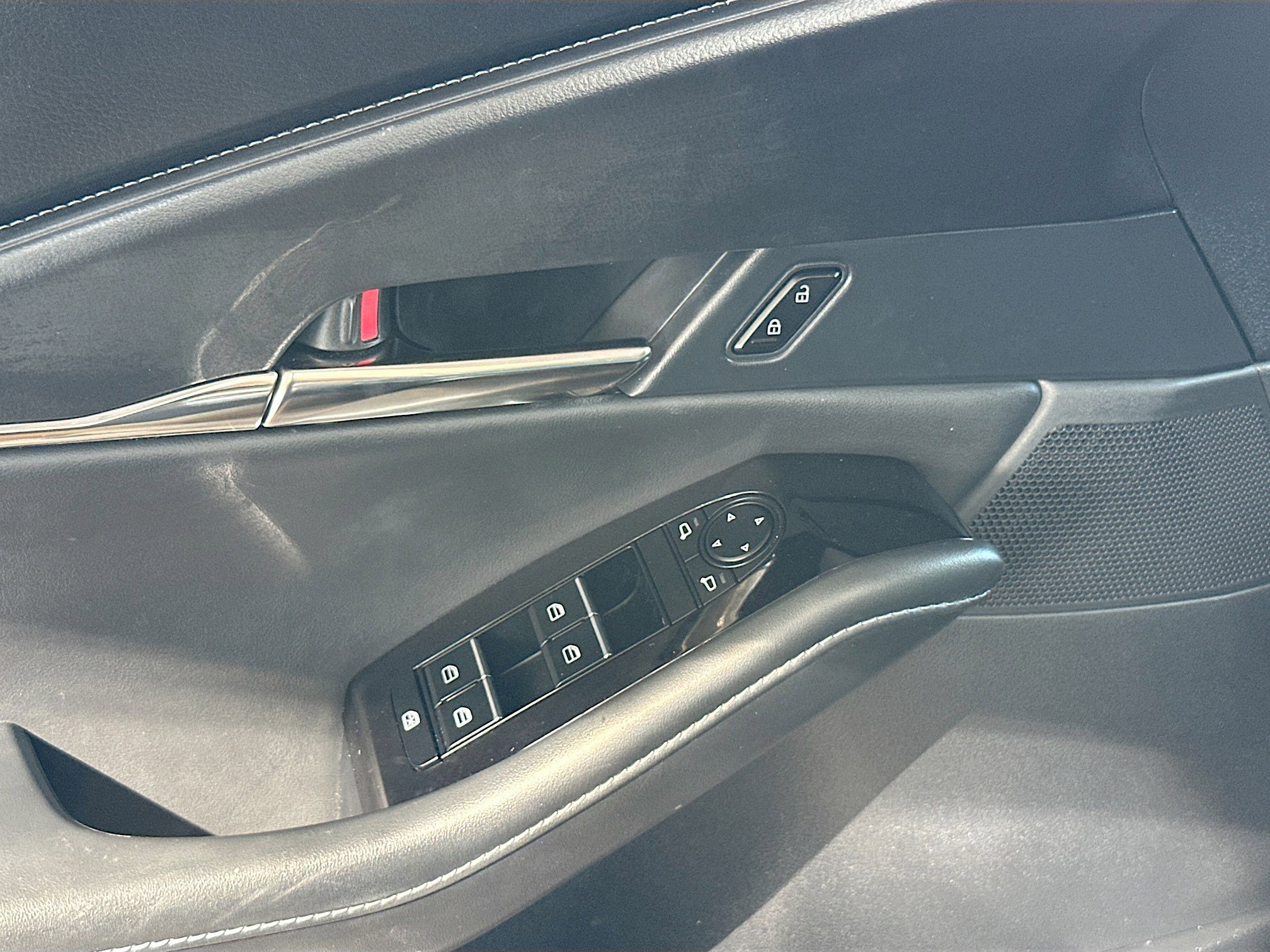 Used 2024 MAZDA CX-30 AWD 2.5 S w/ Preferred Package image 17