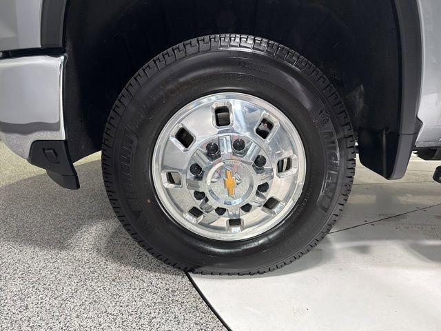 Used 2026 Chevrolet Silverado 3500 LT w/ All Star Edition AWD/4WD image 8