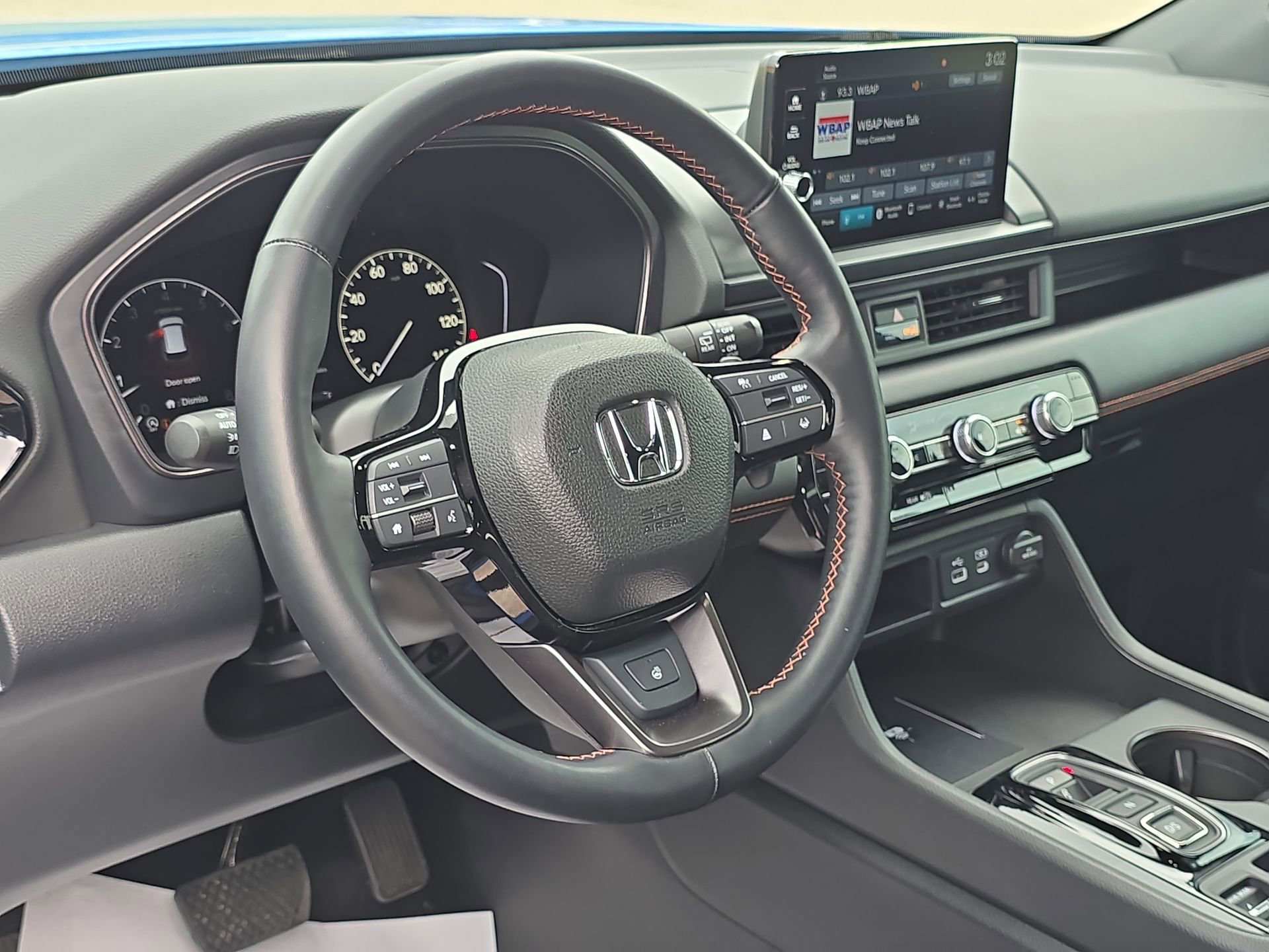 Used 2025 Honda Pilot TrailSport image 14