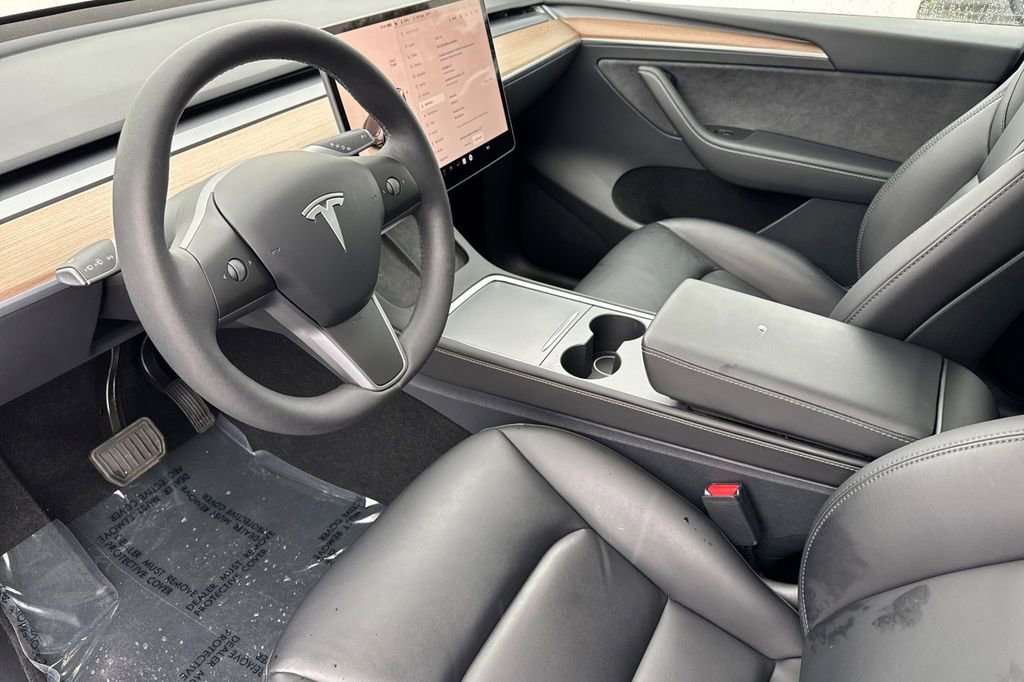 Used 2025 Tesla Model Y Long Range image 9