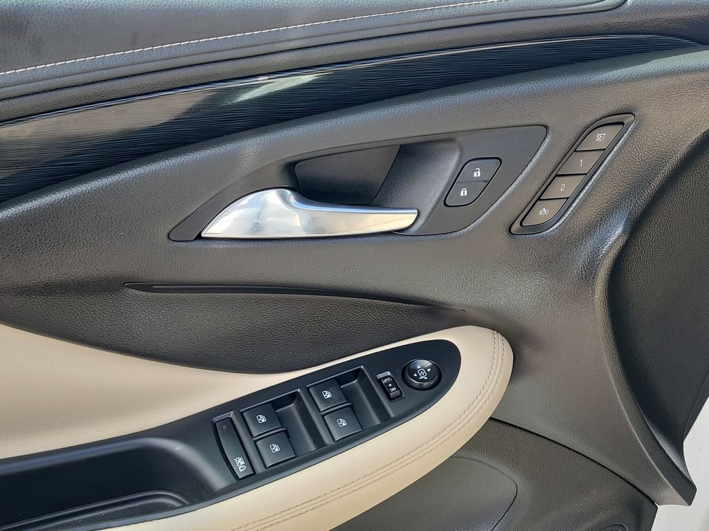 Used 2017 Buick Envision Essence FWD image 20