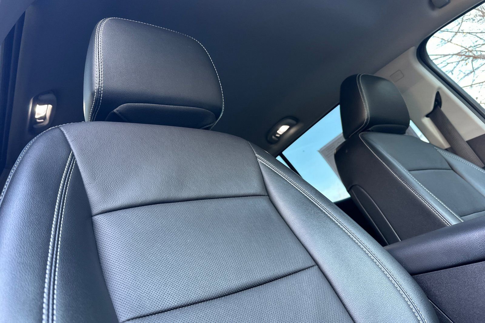 Used 2024 GMC Terrain SLT image 22