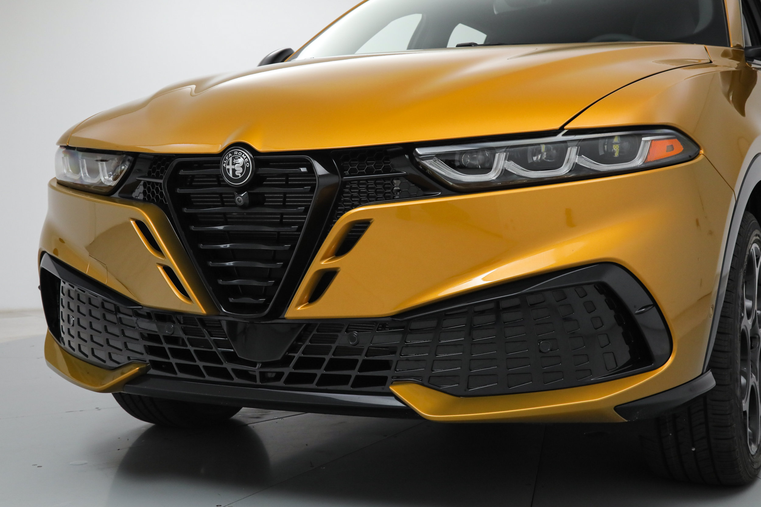 New 2026 Alfa Romeo Tonale Sprint w/ Black Premium Package image 9