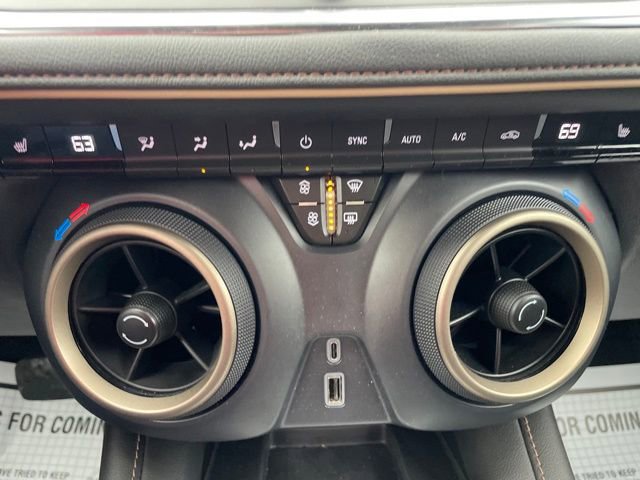 Used 2023 Chevrolet Blazer Premier image 25