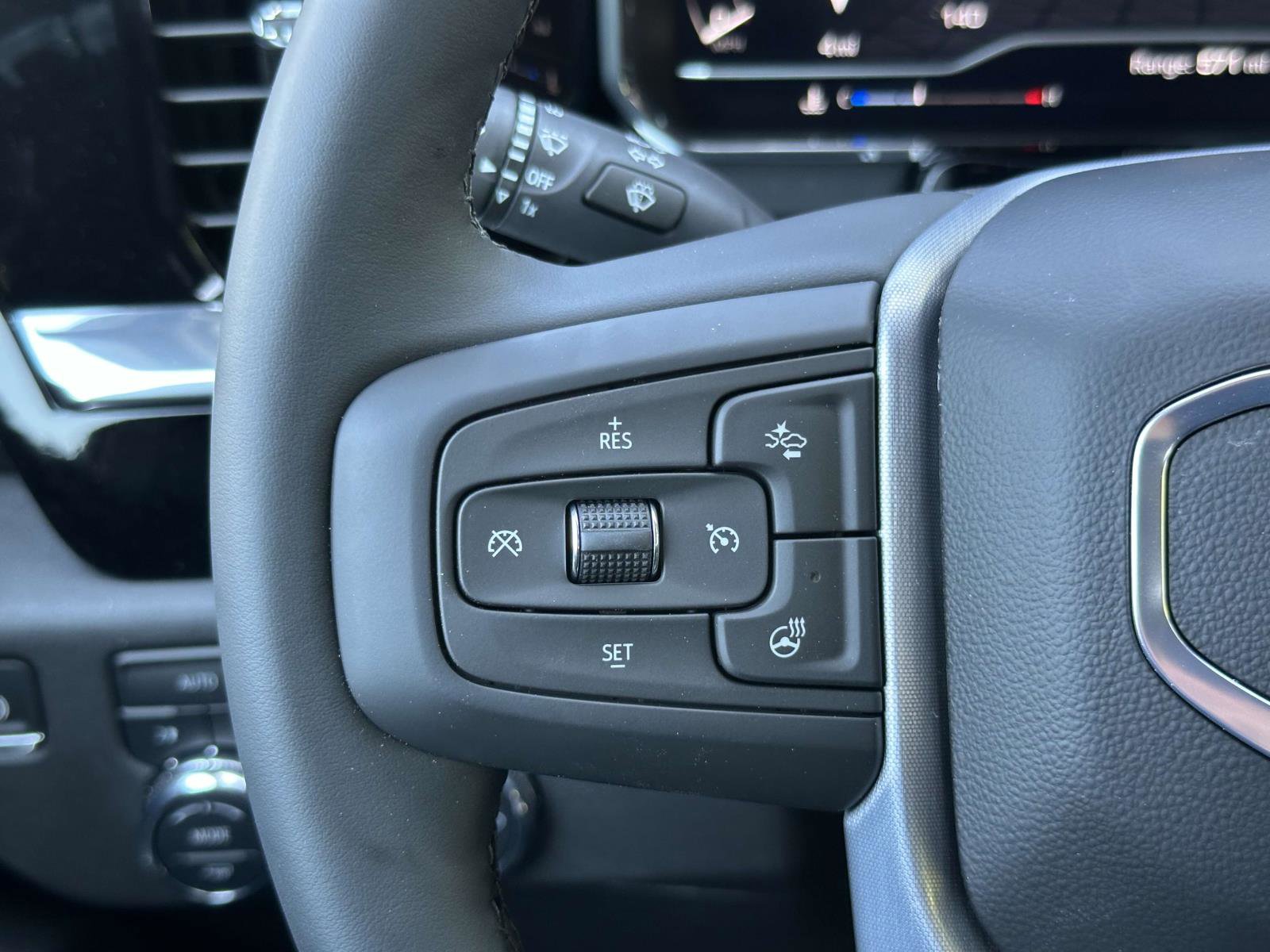 New 2025 GMC Sierra 1500 SLE w/ Preferred Package image 7