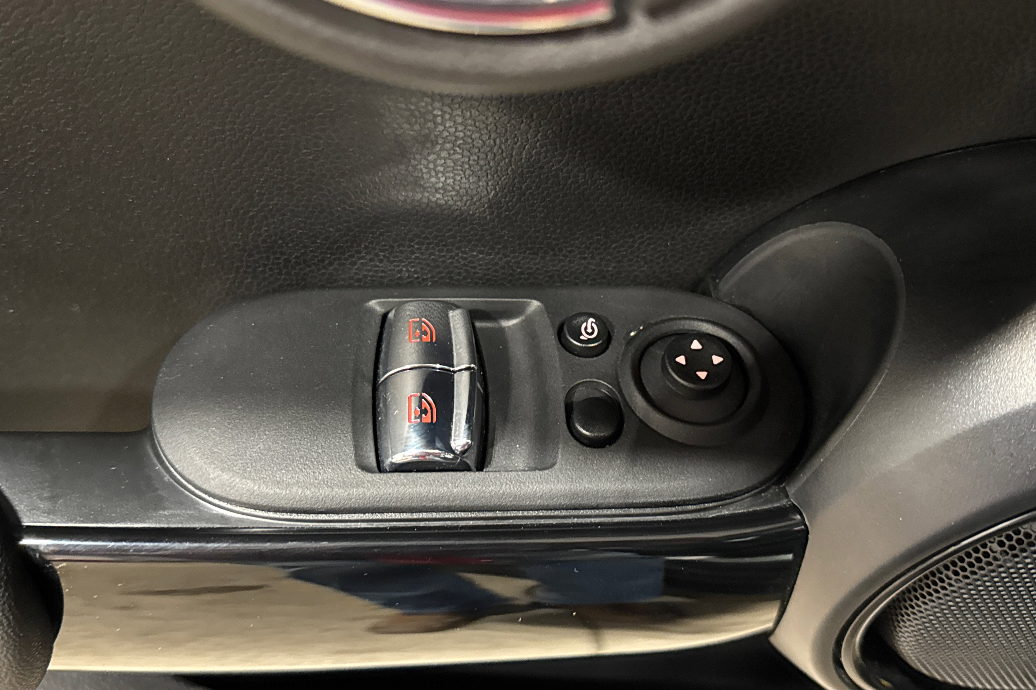 Used 2024 MINI Cooper SE image 16