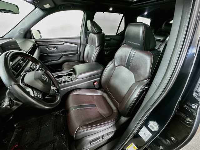 Certified 2025 Honda Pilot Black Edition image 32