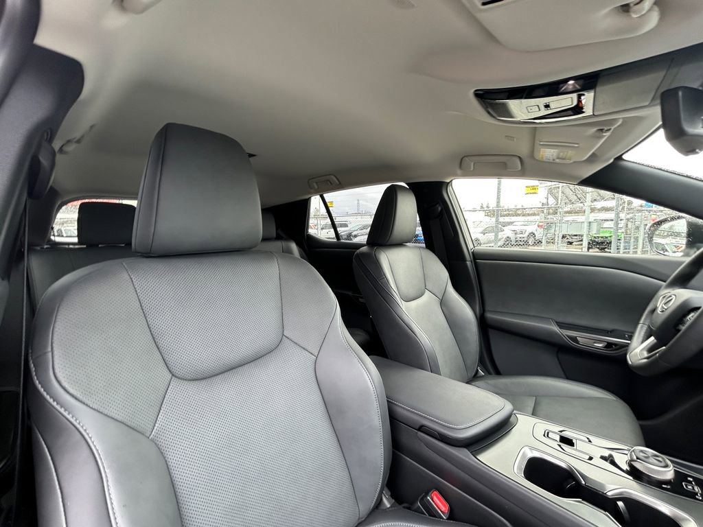 Used 2024 Lexus RZ 450e Premium w/ Accessory Package (Z1) AWD/4WD image 27