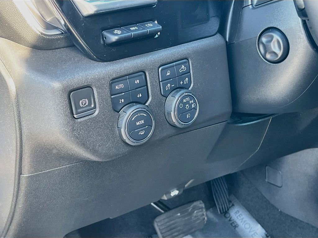 Used 2023 Chevrolet Silverado 1500 High Country w/ High Country Premium Package AWD/4WD image 10