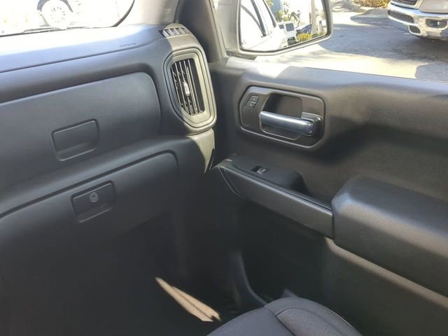 Used 2023 Chevrolet Silverado 1500 Custom image 18