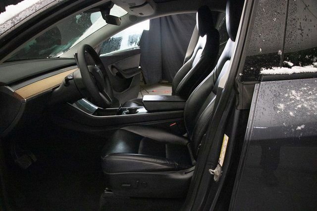 Used 2020 Tesla Model Y Long Range image 24
