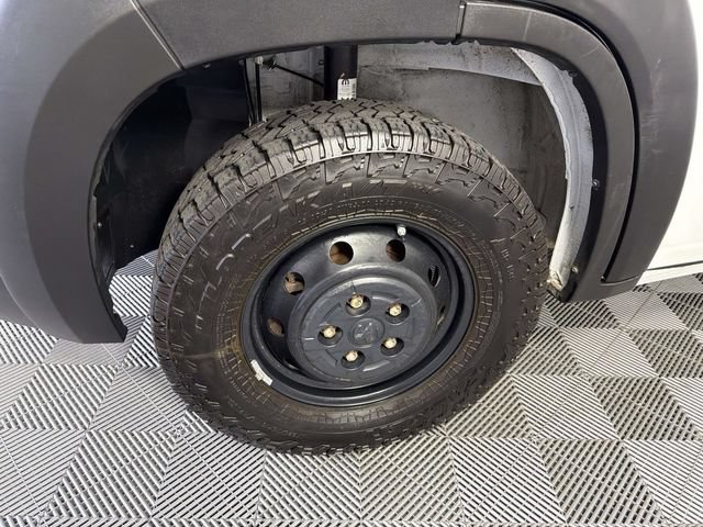 Used 2022 RAM ProMaster 2500 w/ Driver Convenience Group FWD image 9