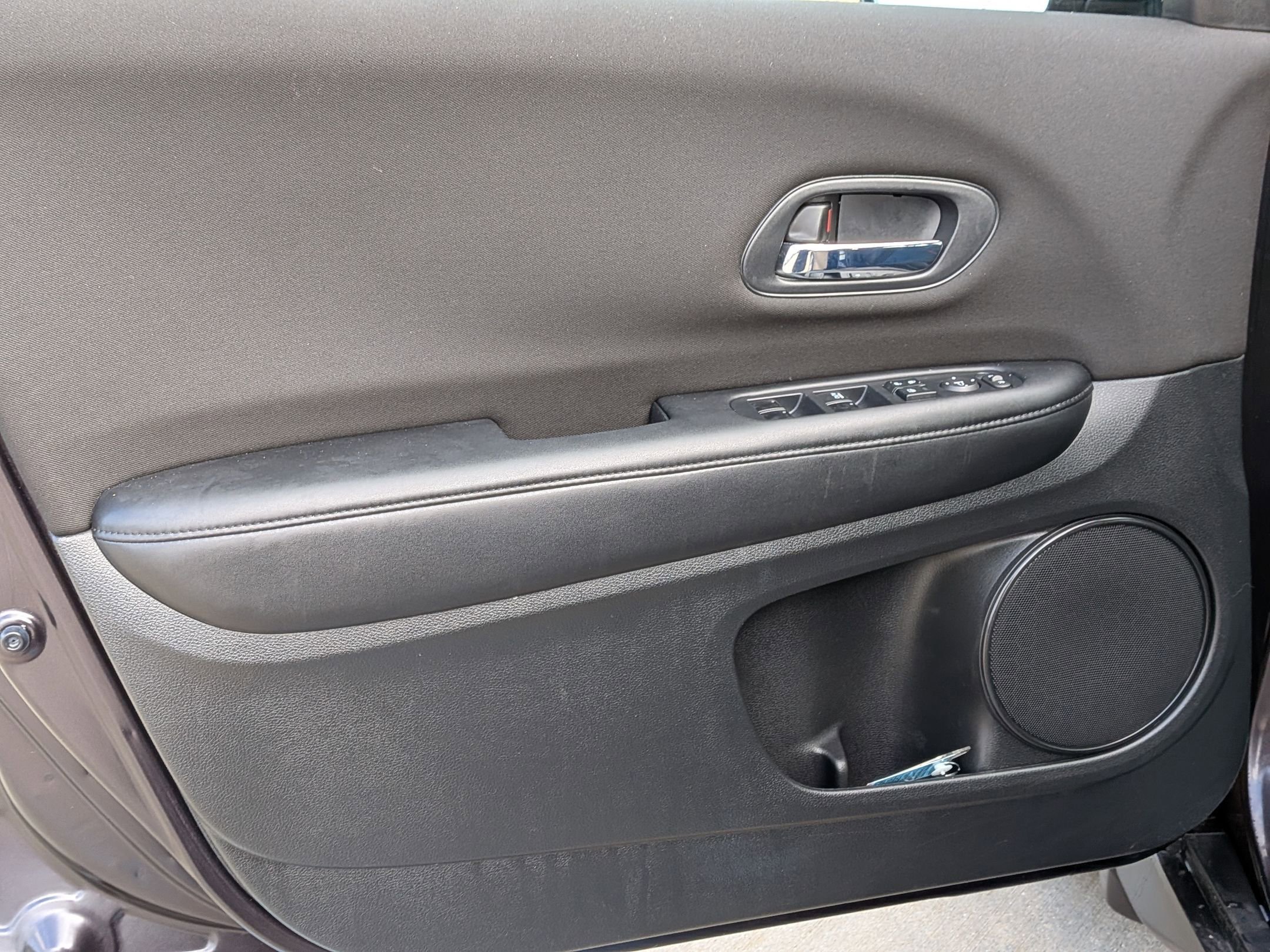 Used 2016 Honda HR-V LX image 12