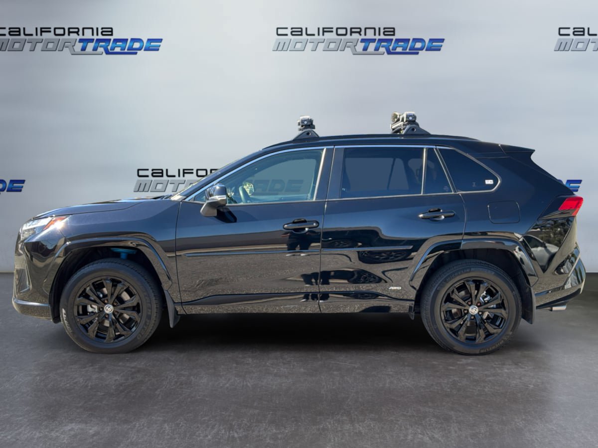 Used 2024 Toyota RAV4 SE w/ Convenience Package AWD/4WD image 8