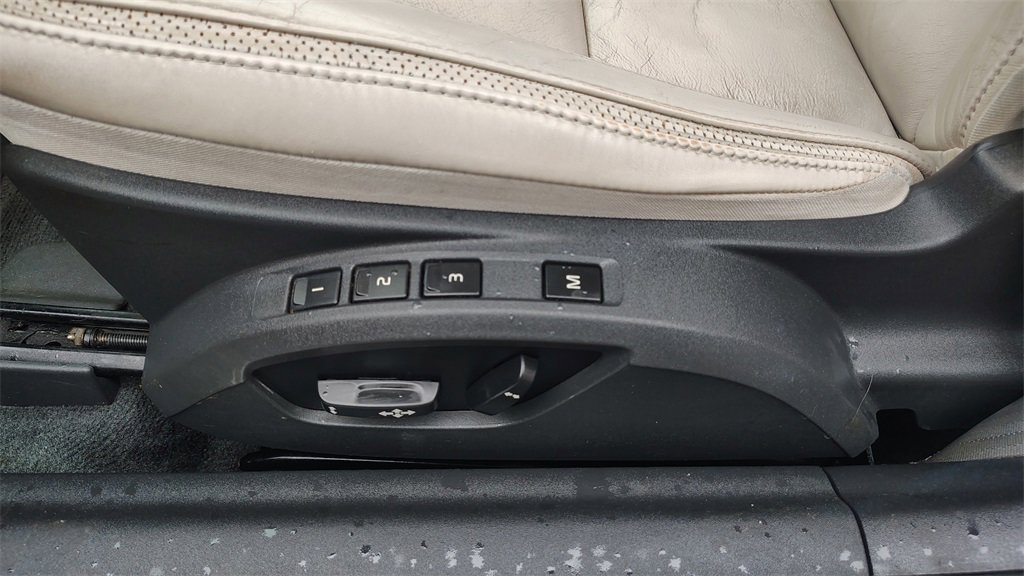 Used 2013 Volvo C70 T5 w/ Climate Pkg image 11