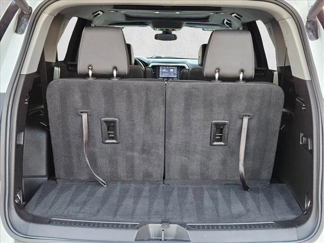 Used 2023 GMC Acadia SLT w/ Elevation Edition image 6