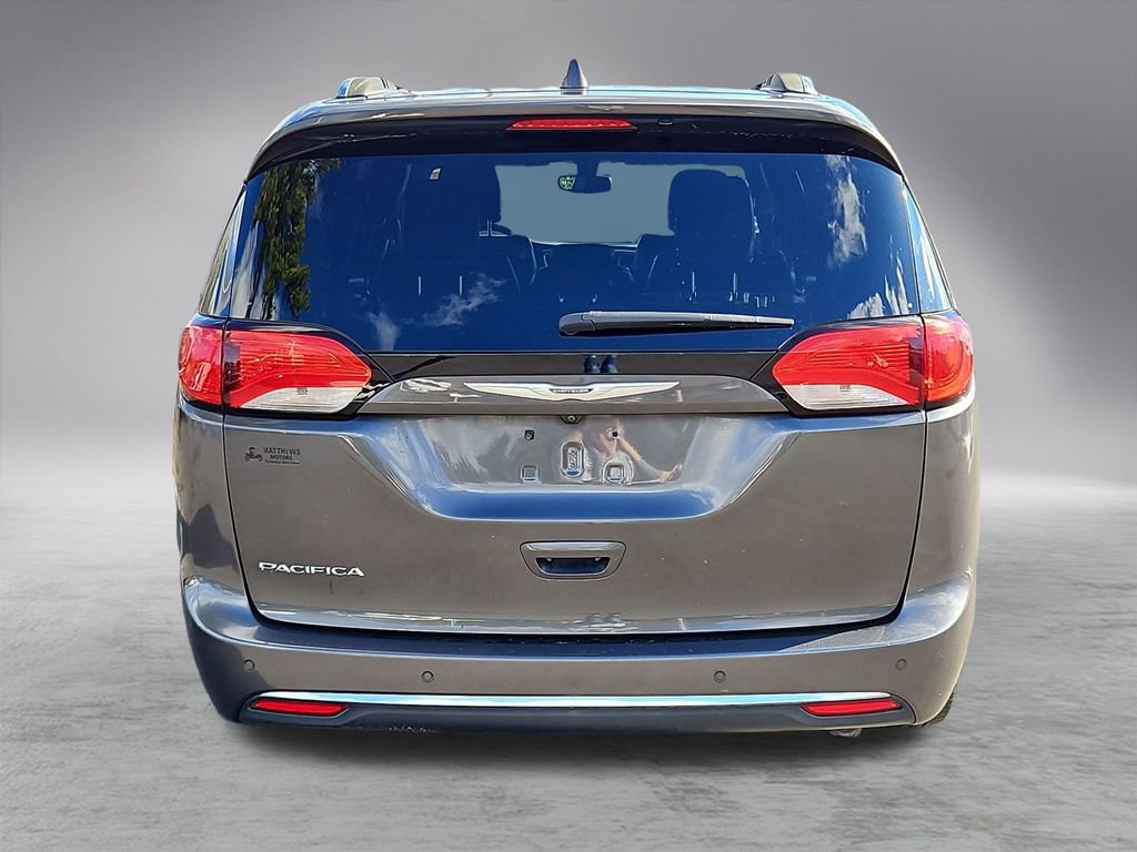 Used 2020 Chrysler Pacifica Touring-L image 6