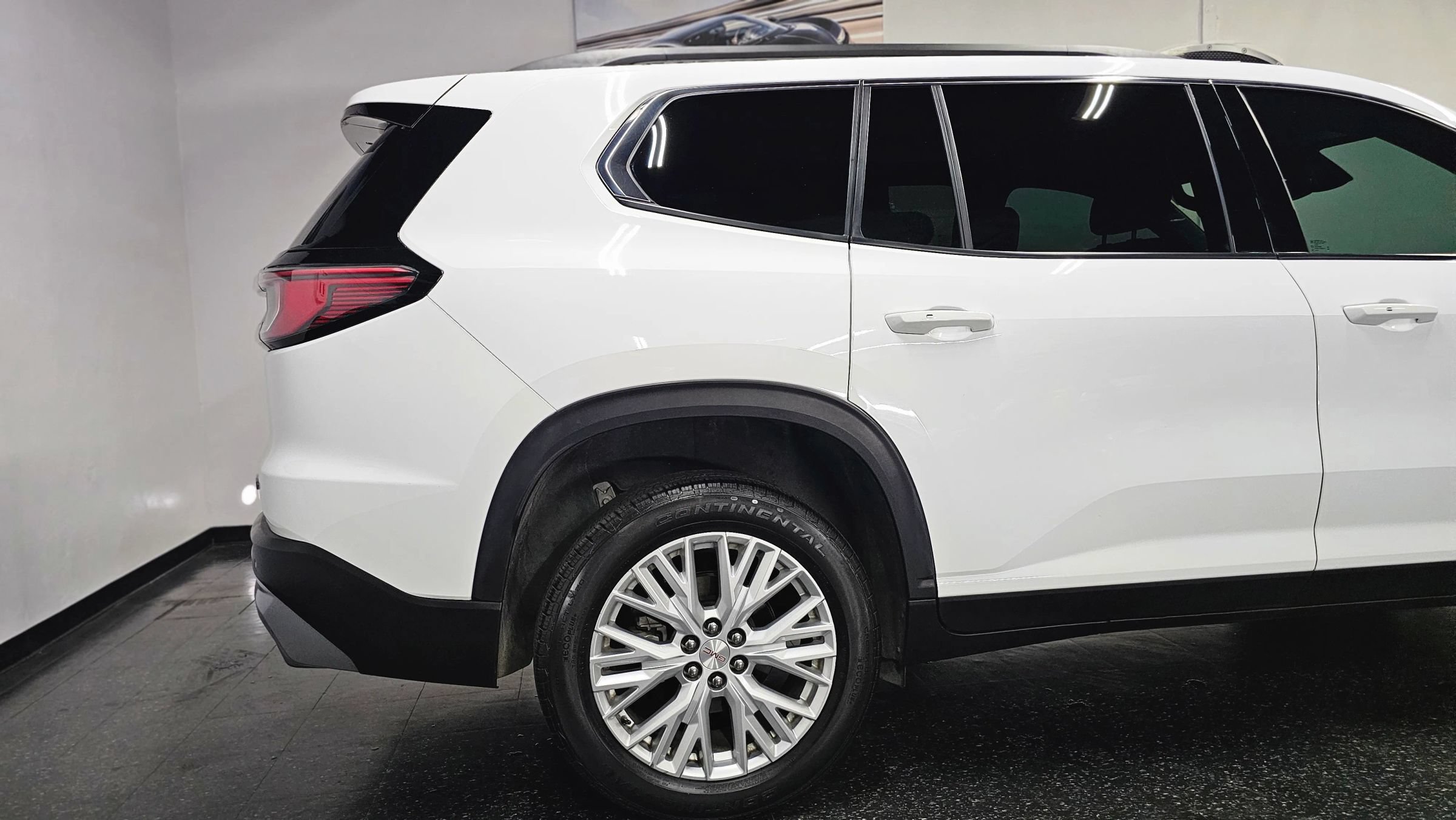 Used 2024 GMC Acadia Elevation FWD image 22