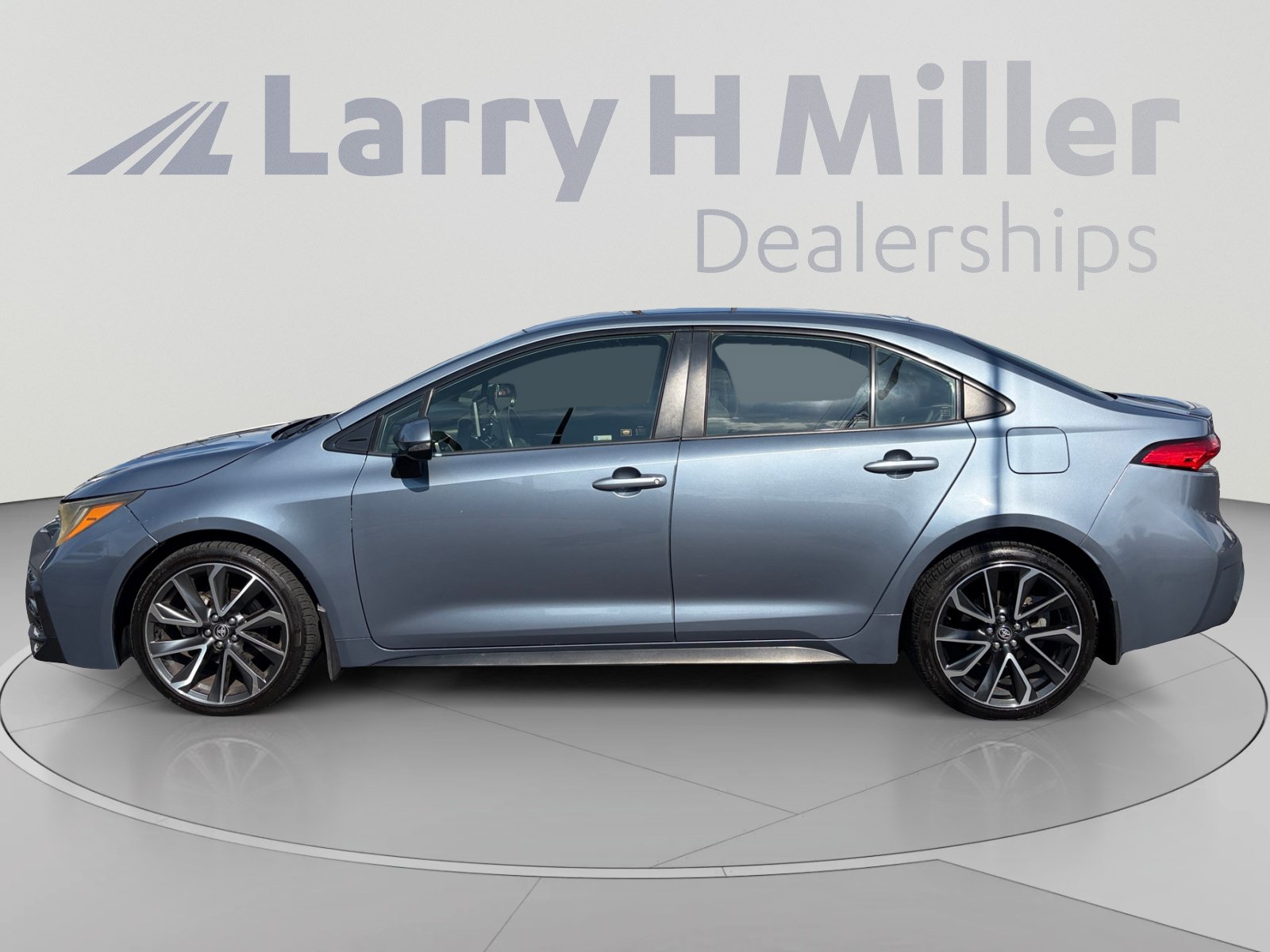 Used 2020 Toyota Corolla SE w/ Carpet Mat Package (TMS) FWD image 2