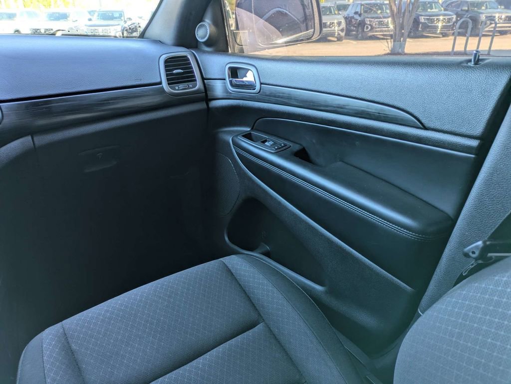 Used 2021 Jeep Grand Cherokee Laredo image 18