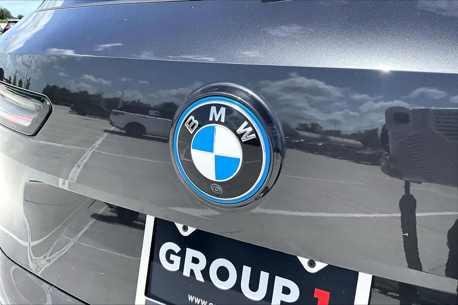 Used 2024 BMW iX xDrive50 w/ Sport Package AWD/4WD image 29