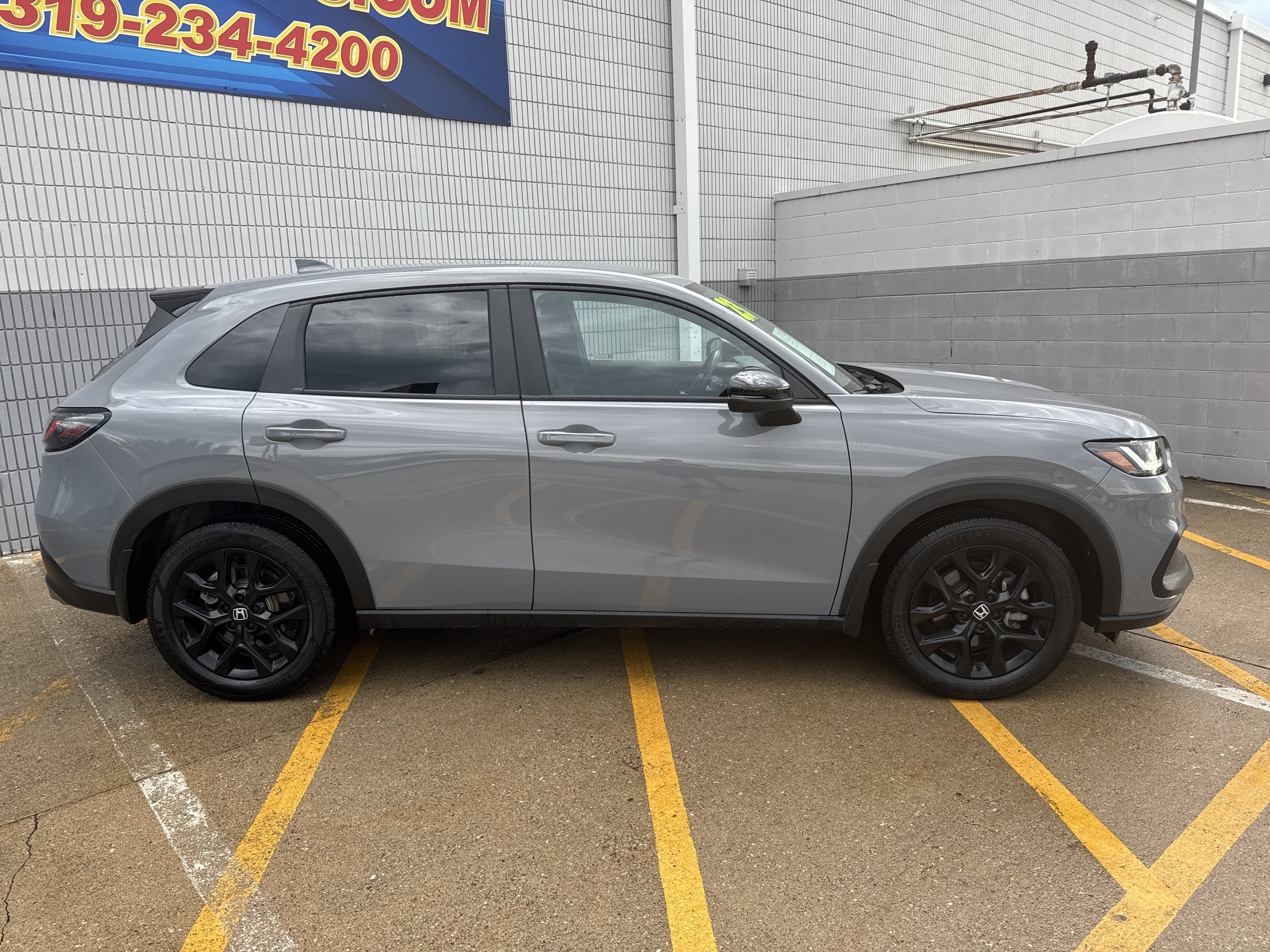 Used 2023 Honda HR-V Sport image 4