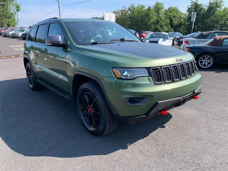 Used 2019 Jeep Grand Cherokee Trailhawk w/ Trailhawk Luxury Group image 2