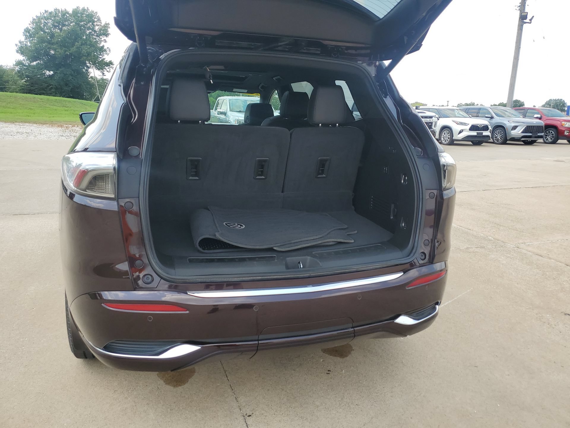 Used 2022 Buick Enclave Avenir w/ Avenir Technology Package AWD/4WD image 33