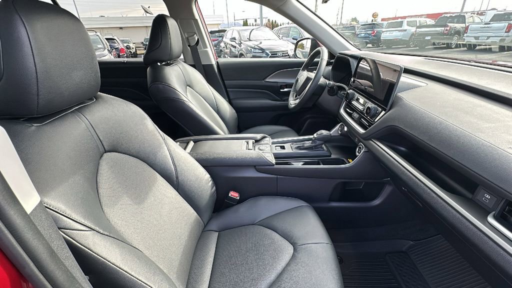 Used 2025 Toyota Grand Highlander FWD image 15