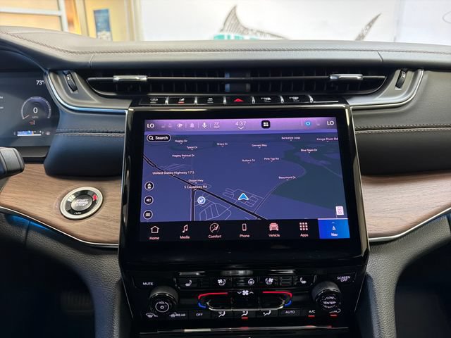 Used 2025 Jeep Grand Cherokee Summit w/ Obsidian Package AWD/4WD image 22