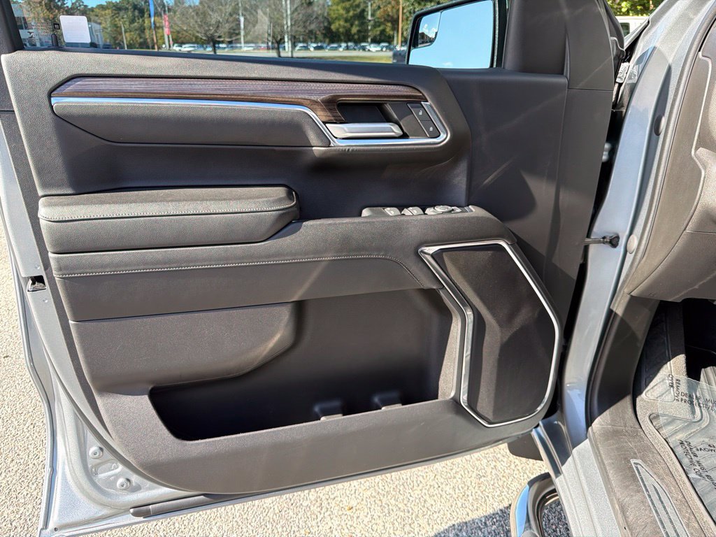 Used 2023 Chevrolet Silverado 1500 LT AWD/4WD image 13