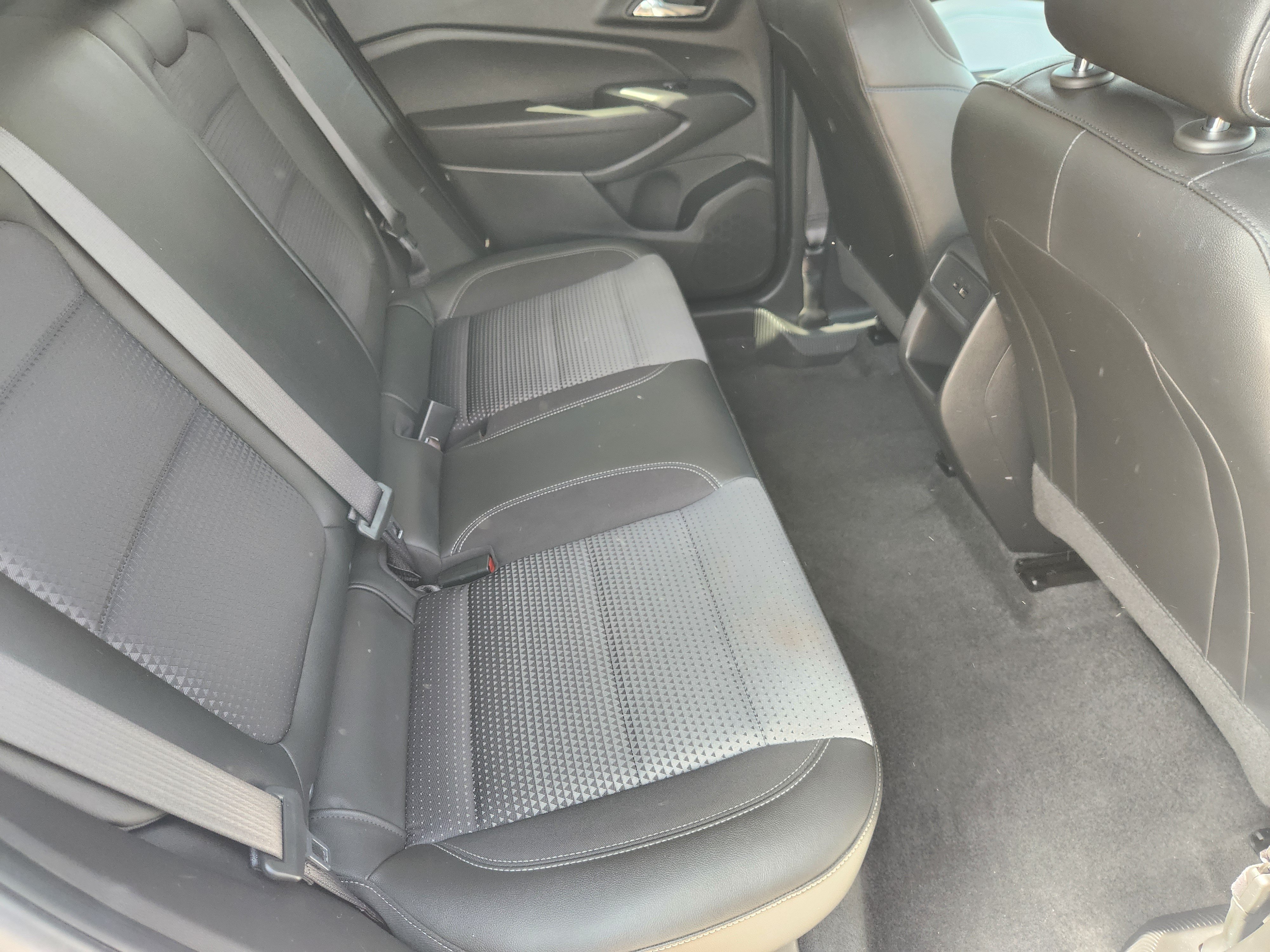 Used 2025 Chevrolet Trax LT FWD image 31