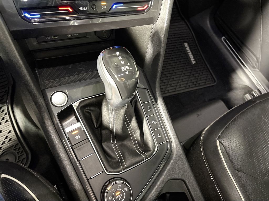 Certified 2022 Volkswagen Tiguan SEL R-Line image 18
