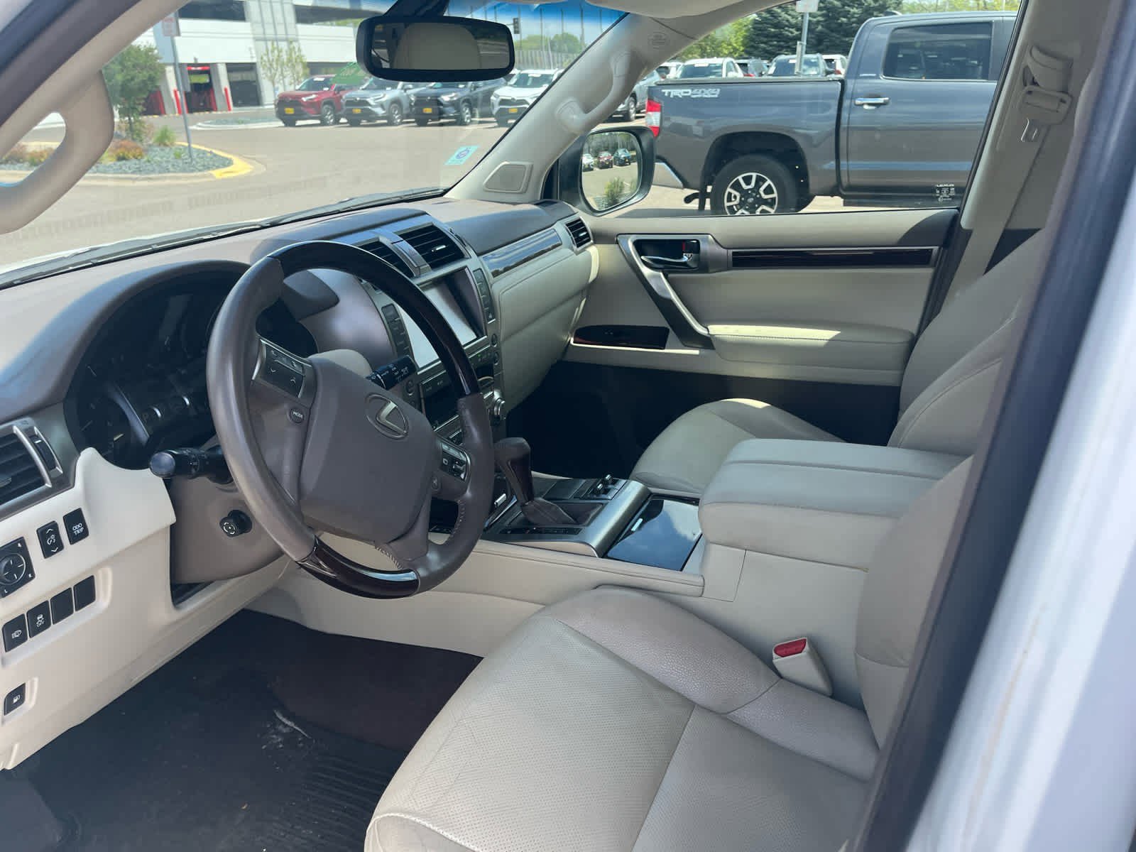 Used 2015 Lexus GX 460 w/ Premium Package AWD/4WD image 9