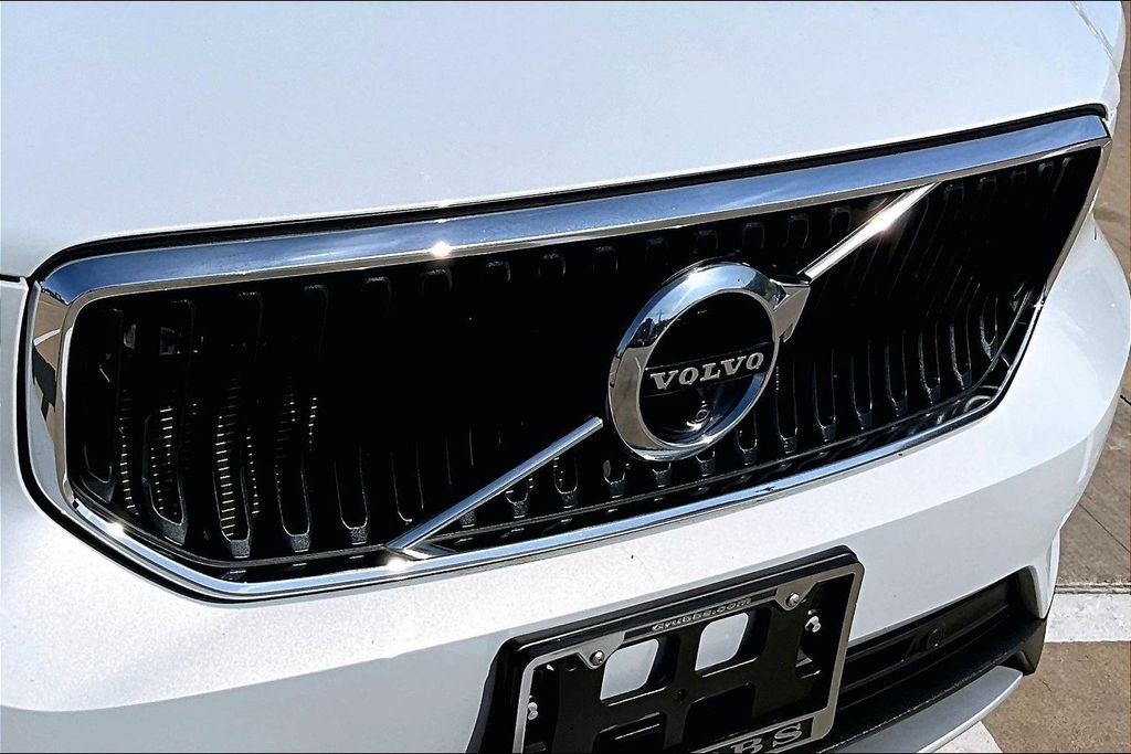 Used 2021 Volvo XC40 T5 Momentum w/ Premium Package image 33
