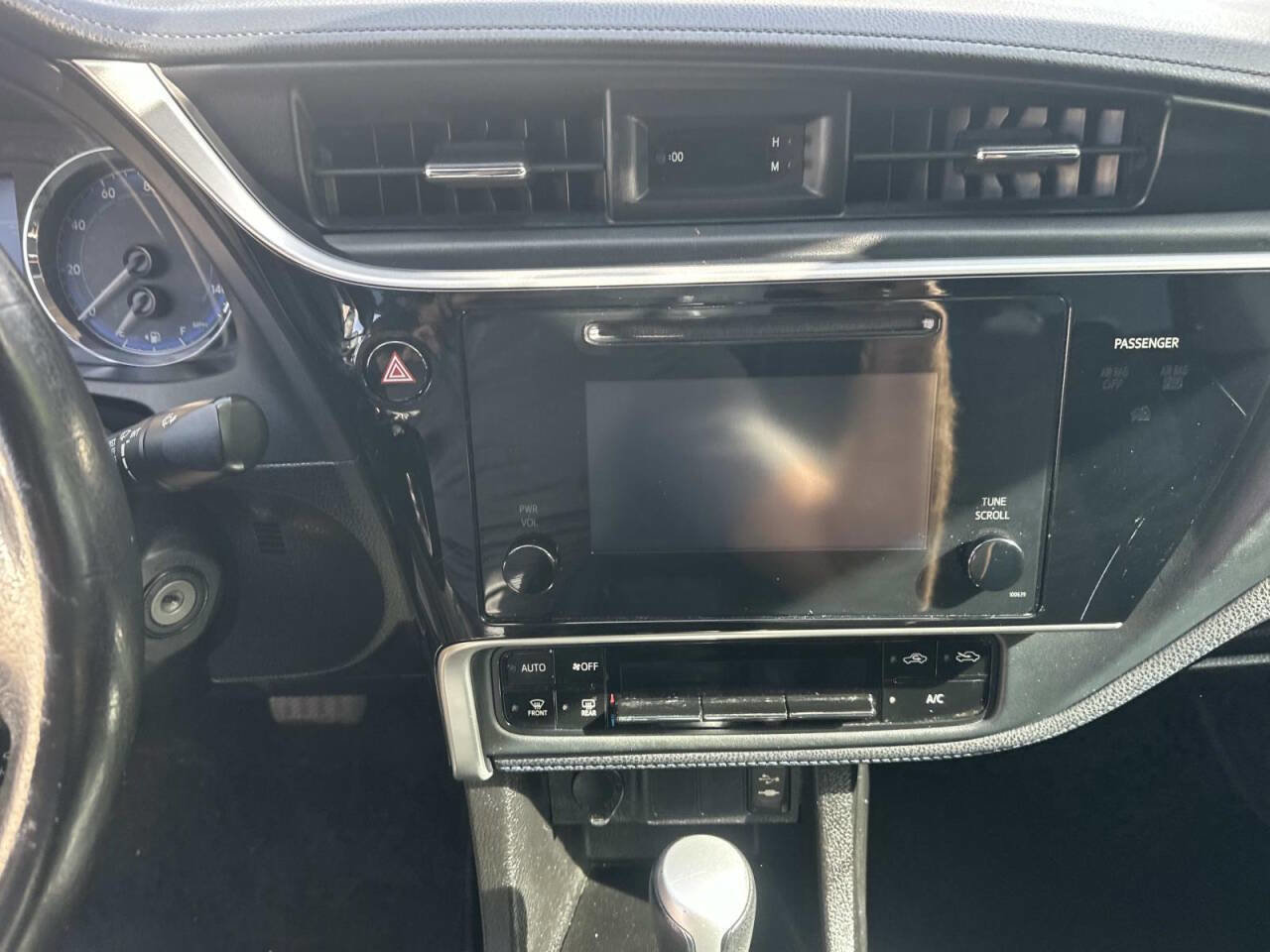 Used 2017 Toyota Corolla SE image 11