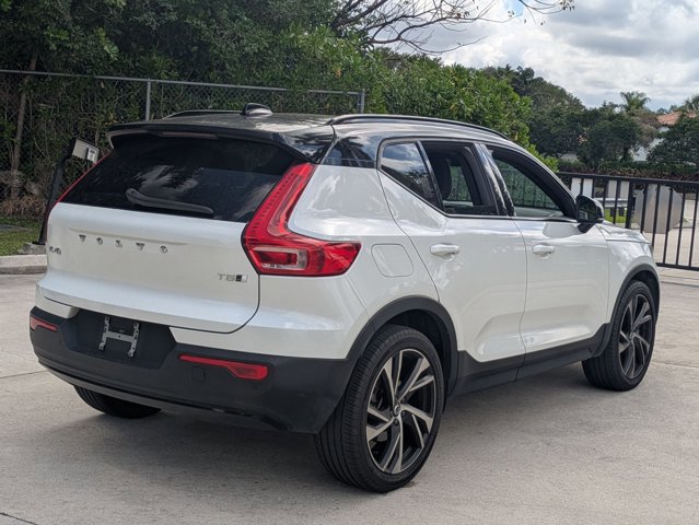 Used 2021 Volvo XC40 T5 R-Design image 5
