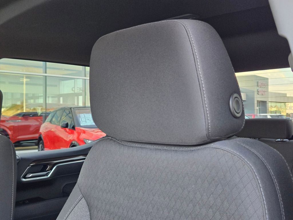 Used 2025 Chevrolet Silverado 1500 LT image 11