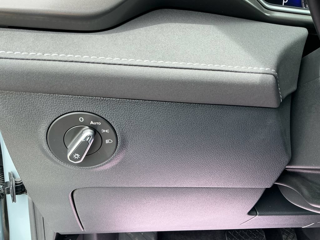 New 2026 Volkswagen Taos SE FWD image 20