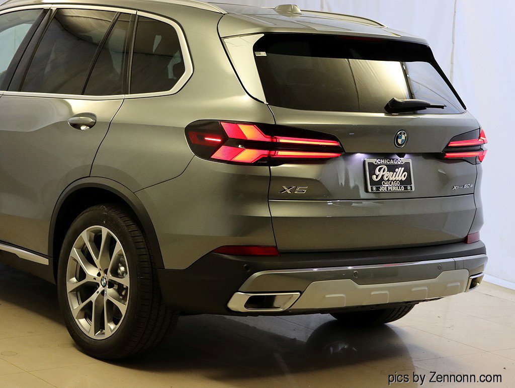 Used 2026 BMW X5 xDrive50e w/ Climate Comfort Package image 9