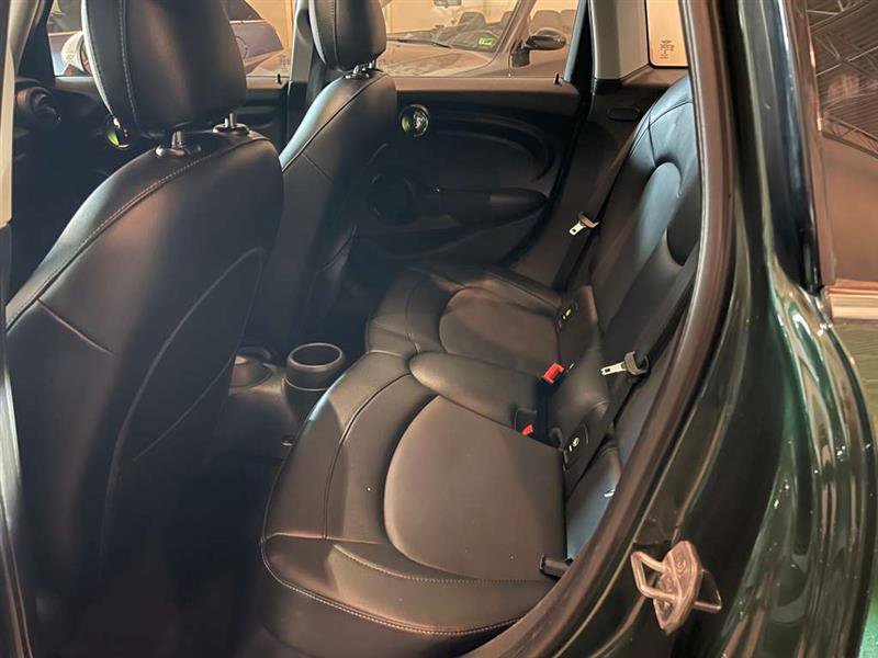 Used 2016 MINI Cooper 4-Door Hardtop image 9