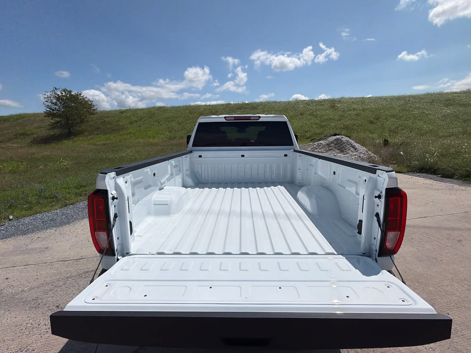 New 2026 GMC Sierra 2500 Pro w/ Convenience Package AWD/4WD image 8
