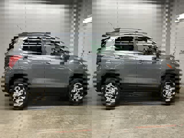 Used 2019 Chevrolet Trax LT w/ LT Convenience Package image 3
