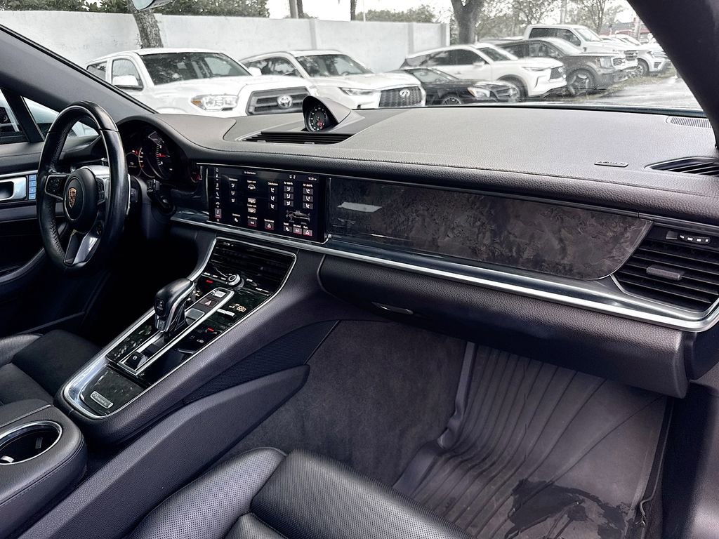 Used 2018 Porsche Panamera 4S image 32