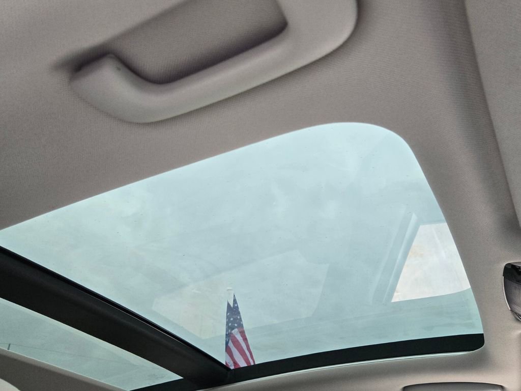 Used 2023 Kia Sorento SX image 18